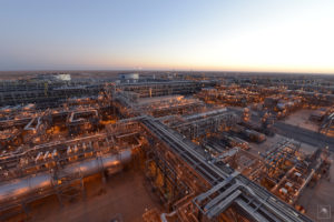 Khurais Oil Plant - Saudi Aramco - cena ropy - pákové deriváty